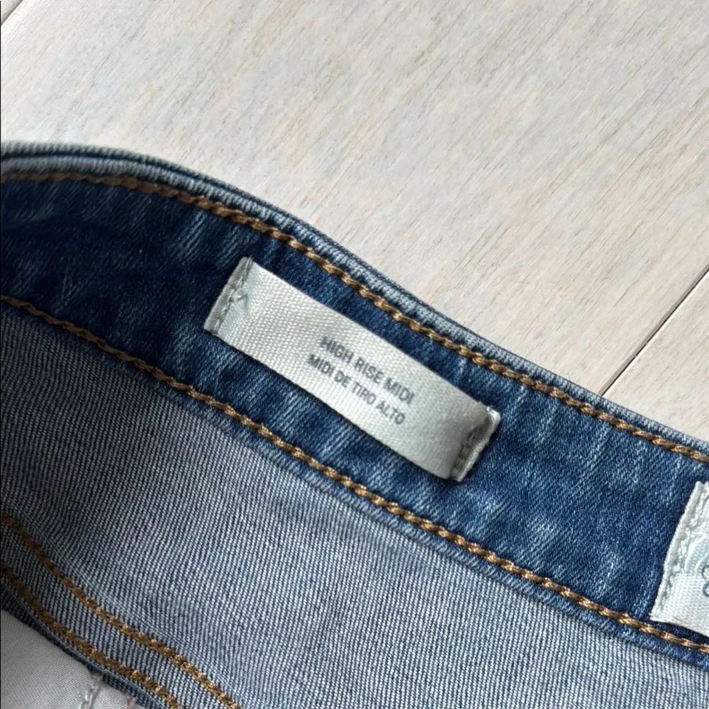 Universal Thread Distressed Jean Shorts - Picture 4 of 6